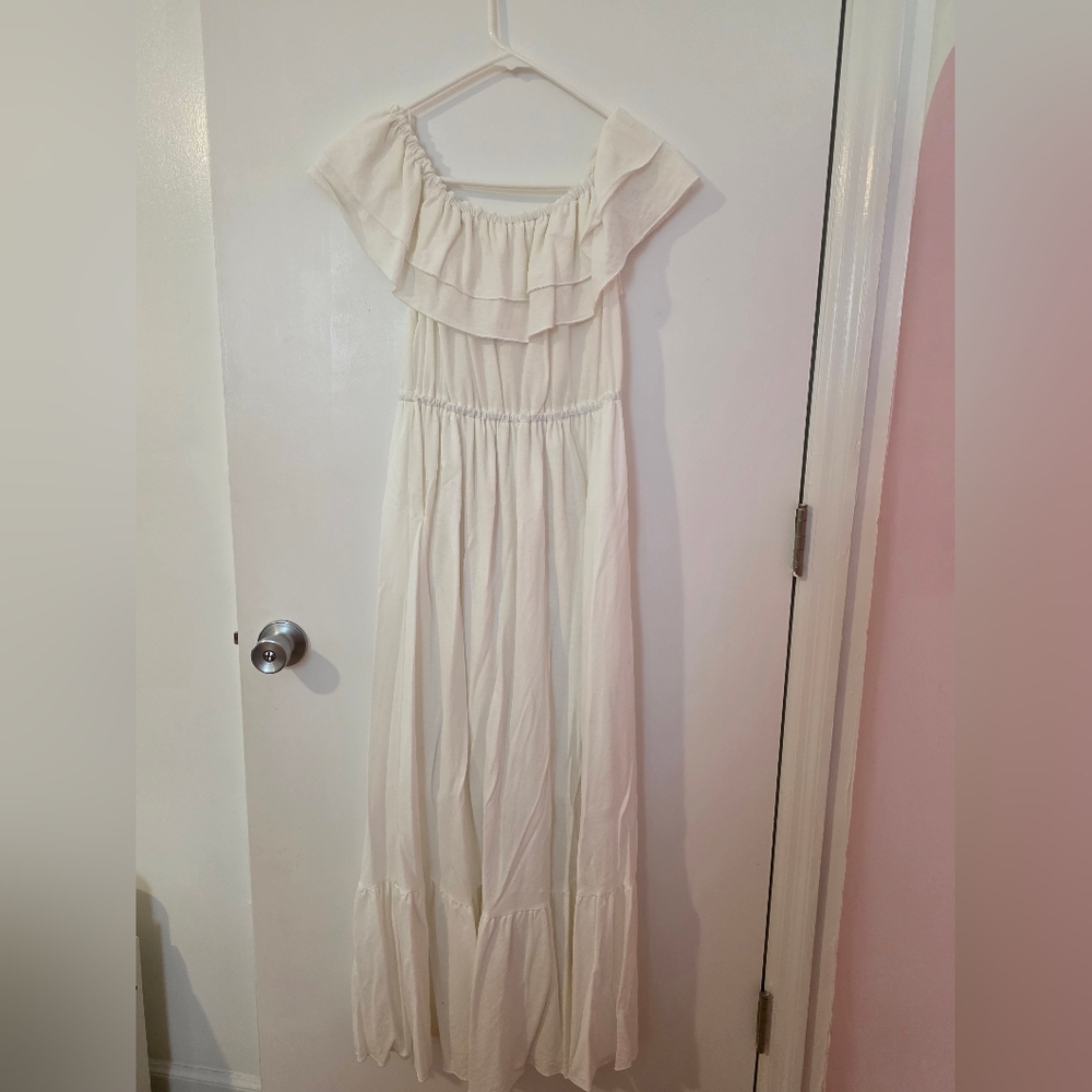 Elegant Off-Shoulder White Maxi Dress